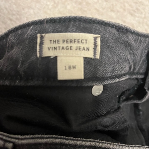 Madewell dark grey denim distressed “the perfect vintage jean” size 18W - Picture 3 of 3